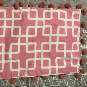 Reversible pink tropical placemats (4) with pink ball fringe